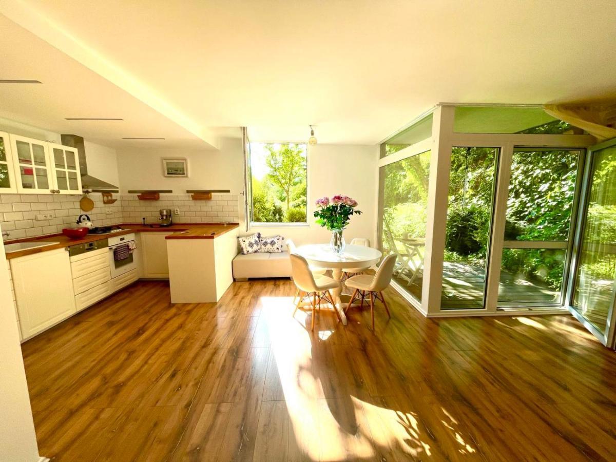 70M2 Romantic Living In The Old Town With Garden Братислава Екстериор снимка