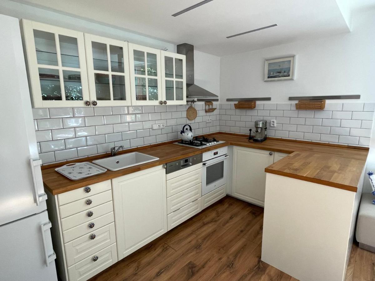 70M2 Romantic Living In The Old Town With Garden Братислава Екстериор снимка
