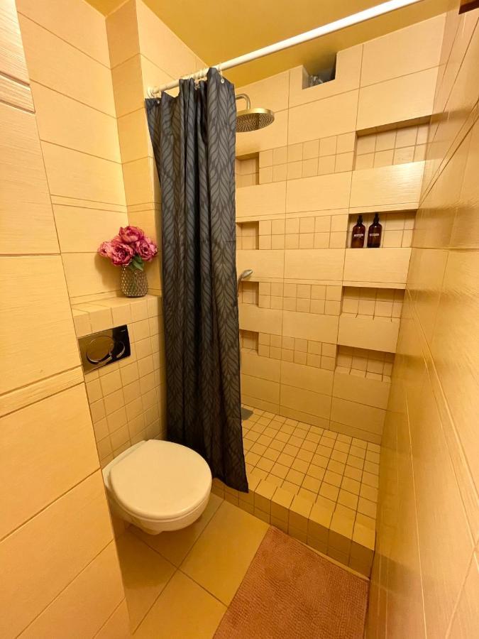 70M2 Romantic Living In The Old Town With Garden Братислава Екстериор снимка