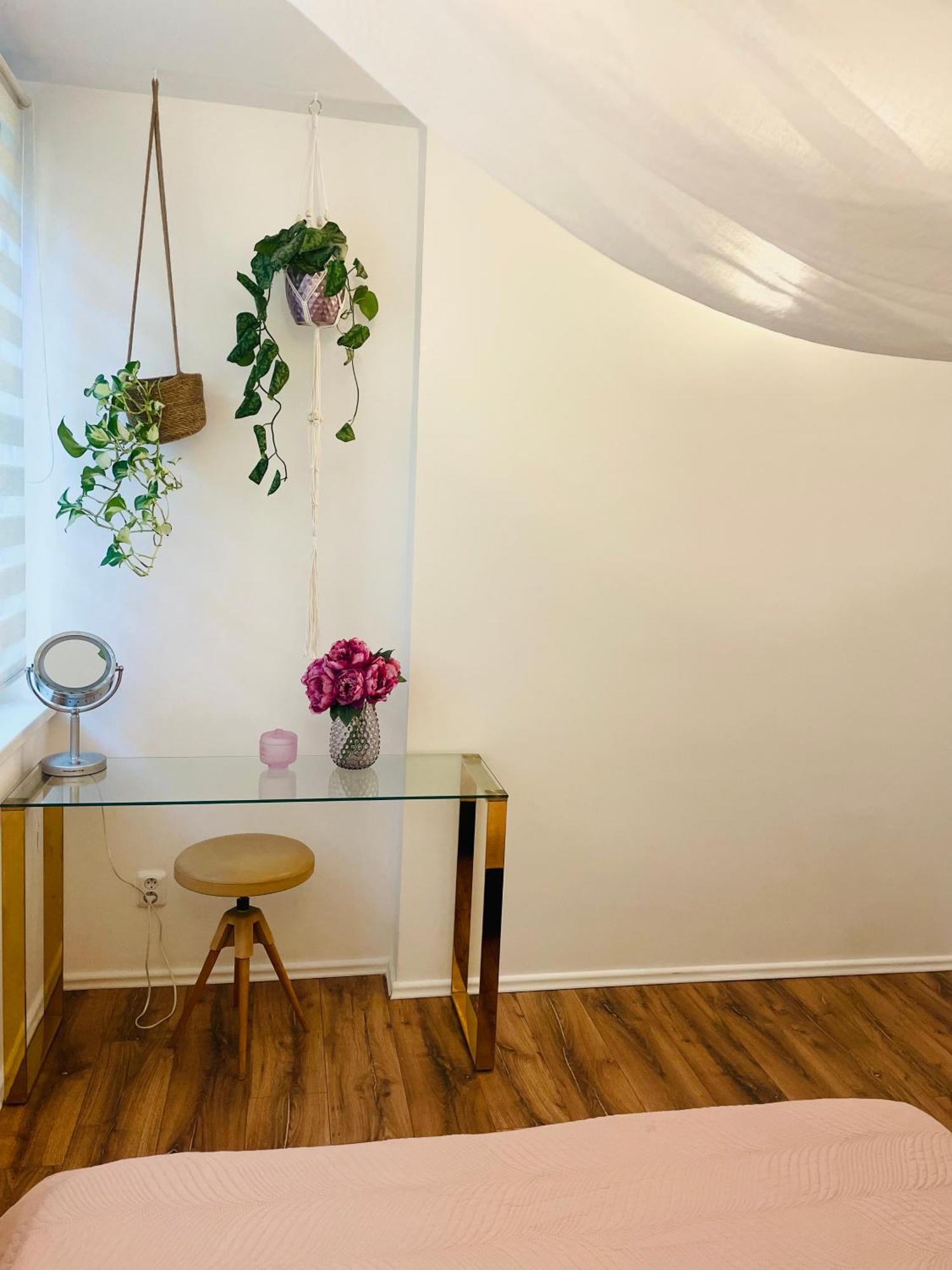 70M2 Romantic Living In The Old Town With Garden Братислава Екстериор снимка