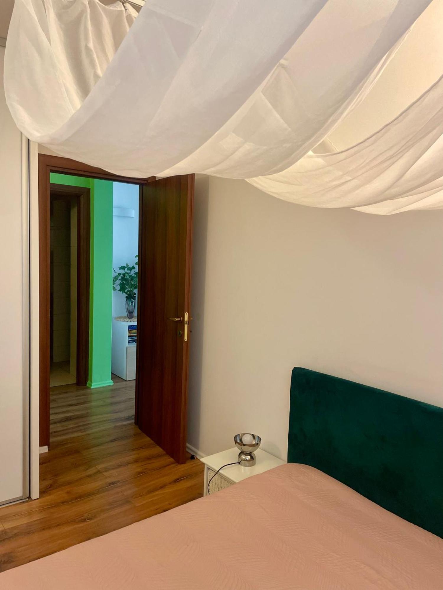 70M2 Romantic Living In The Old Town With Garden Братислава Екстериор снимка